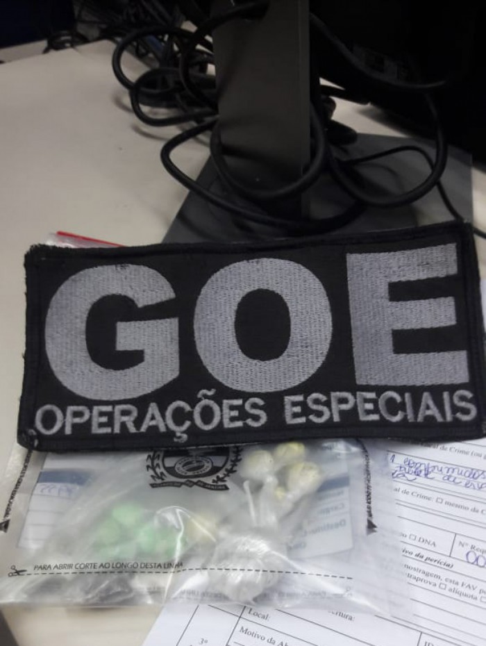 Drogas encontradas com o homem que tentou invadir um &ocirc;nibus no Leme, Zona Sul do Rio - Divulga&ccedil;&atilde;o