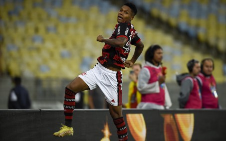 Clube inglês faz proposta para contratar meia do Flamengo