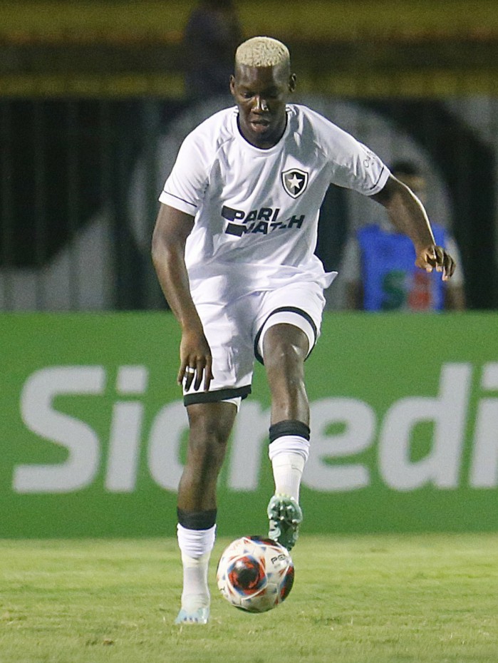 Patrick de Paula teve boa estreia em 2023 em segunda temporada pelo Botafogo