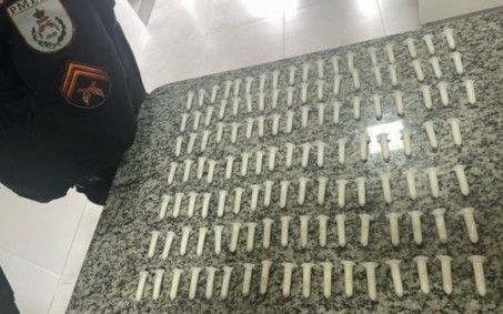 PM prende suspeito de tráfico de drogas na Região Serrana