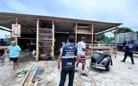 Prefeitura do Rio demole construção irregular em comunidade da Zona Oeste