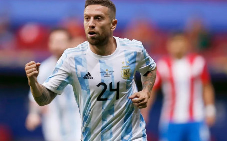 Vasco estaria negociando com argentino campeão do mundo, afirma jornalista 