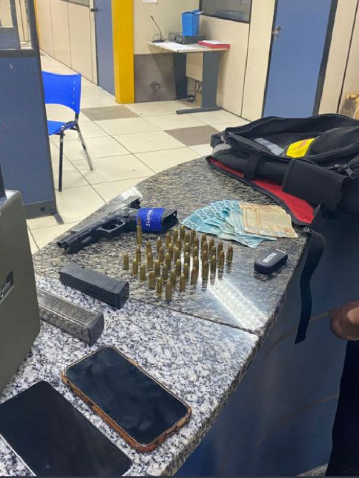 Material apreendido pelos agentes do 31&ordm; BPM (Recreio dos Bandeirantes)
