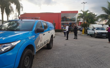 Polícia autua loja de fast food em Nova Iguaçu por usar ligação clandestina de água