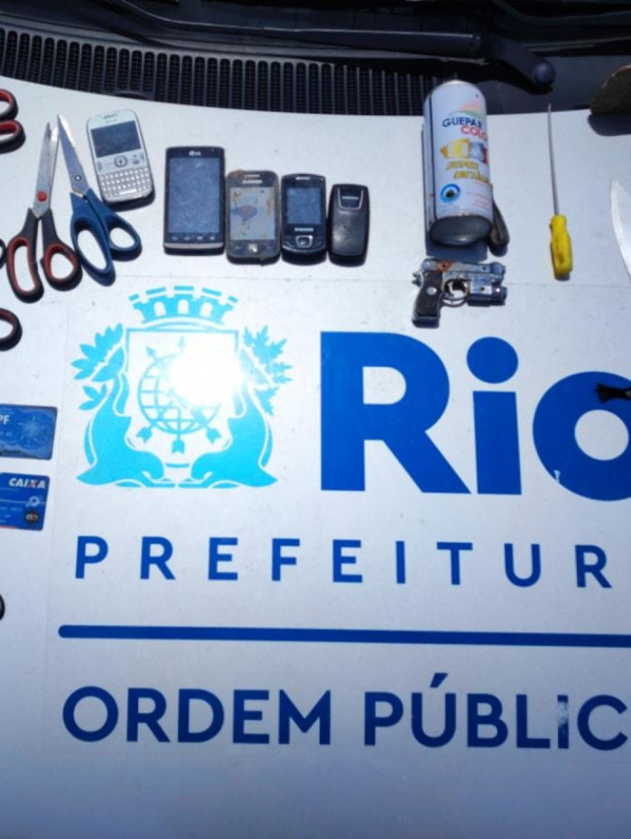 Apenas em janeiro foram encontrados 212 materiais perfurocortantes e 185 facas
