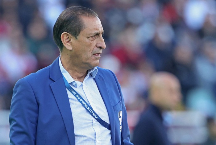 Ramon Díaz comandando o Al Hilal na partida contra o Wydad Casablanca