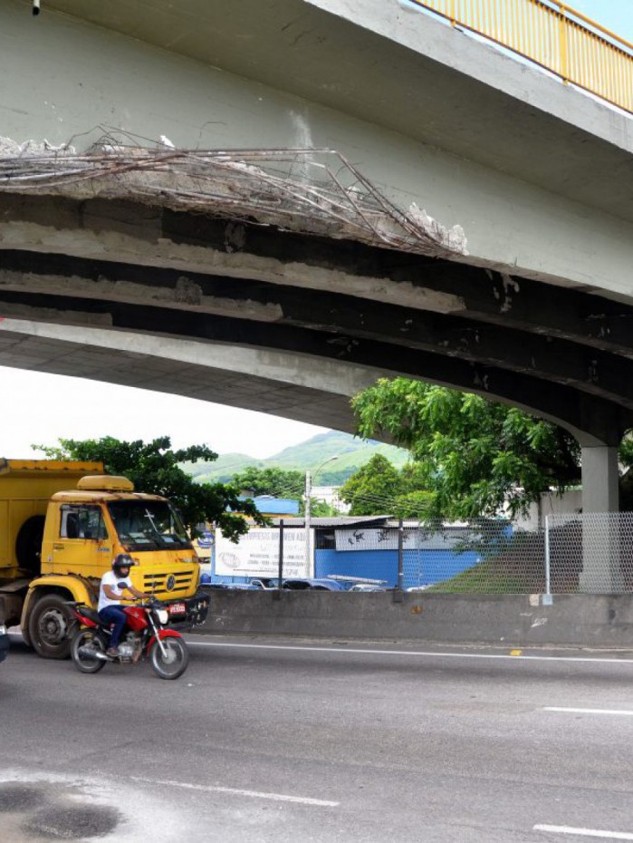 Obras de reparo em trecho de viaduto atingido por caminhão terá início neste sábado - Divulgação