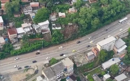 Prefeitura inspeciona trecho da Estrada Grajaú-Jacarepaguá após deslizamento