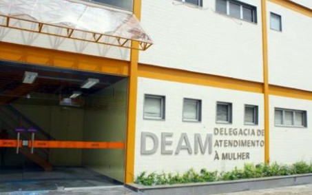 Homem é preso após agredir companheira com marteladas em Nova Iguaçu