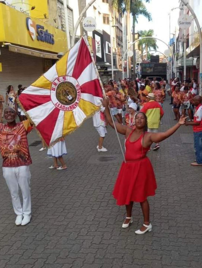 Desfiles das escolas da Série Prata e Bronze rolam em Cascadura