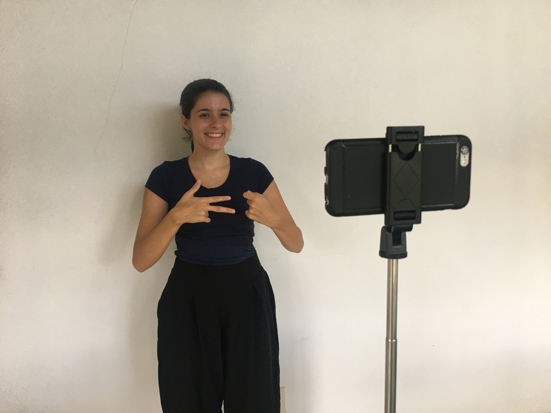 Bruna é dona do primeiro e único curso pré-vestibular EaD totalmente em Libras do Brasil - Divulgação