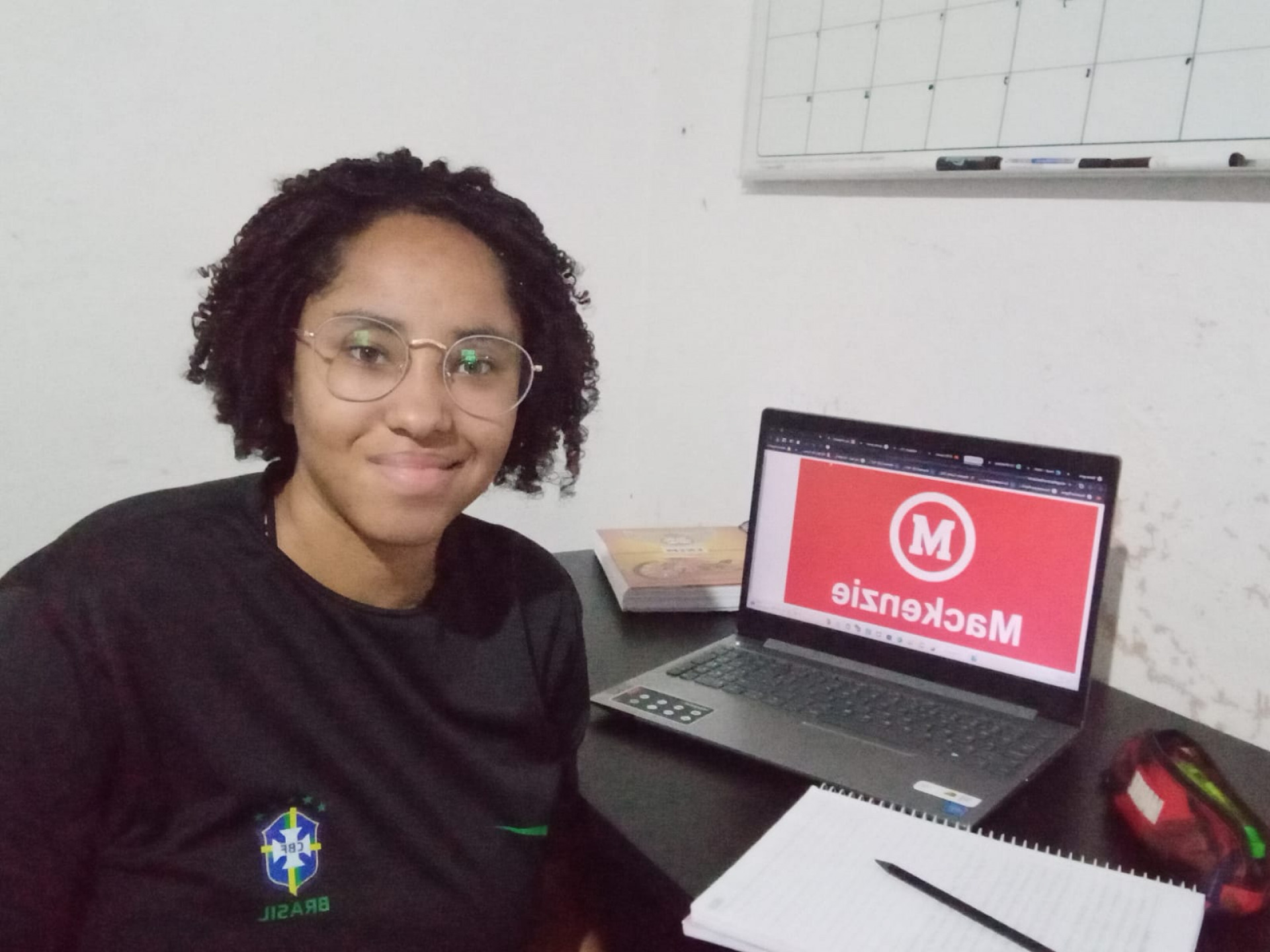 Sttefani Caroline é deficiente auditiva e passou para quatro faculdades - Divulgação