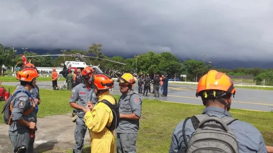Bombeiros fazem buscas no litoral de S&atilde;o Paulo
