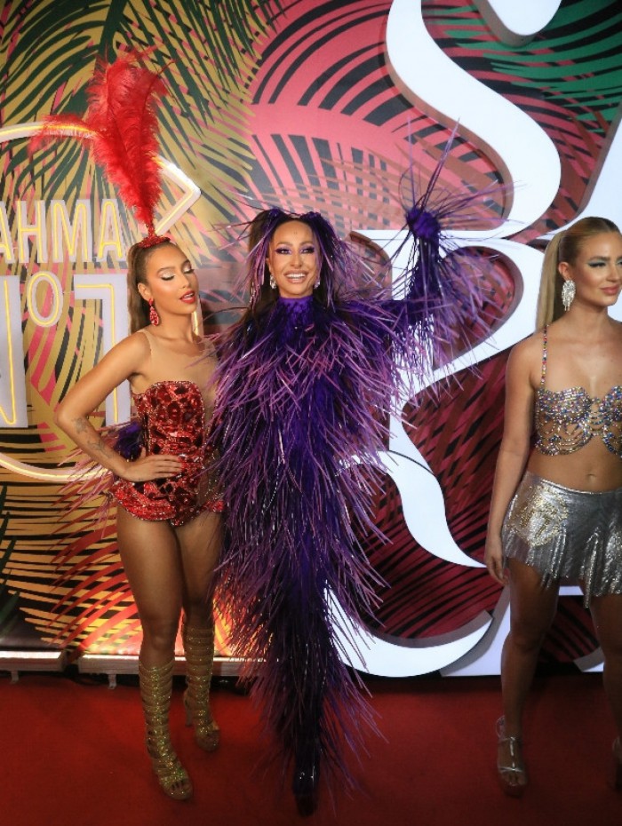 Sabrina Sato comparece a camarote da Marquês de Sapucaí