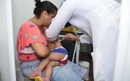 Nova Iguaçu passa a aplicar vacina baby Covid-19 de segunda a sexta