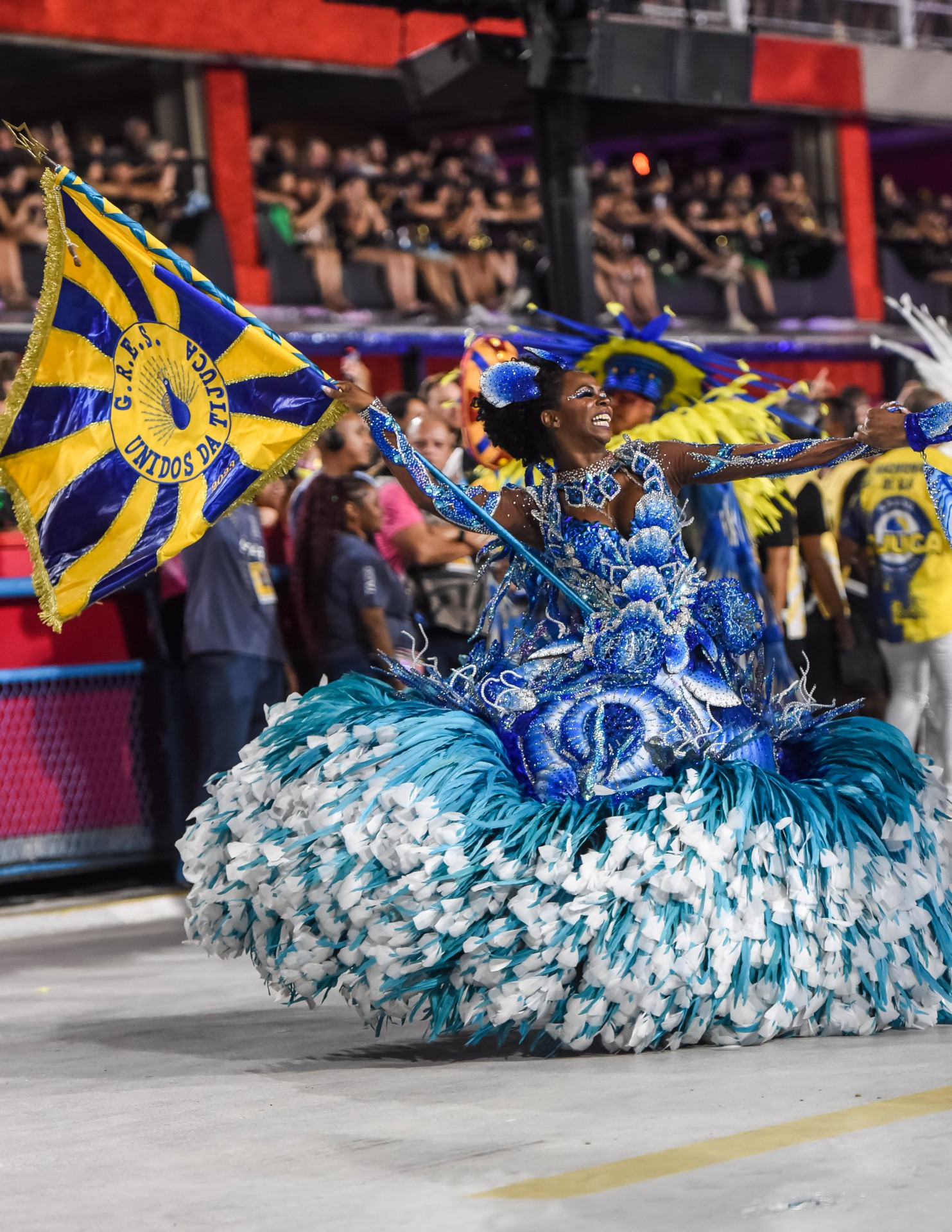 Porta-bandeira diz que sai feliz da Unidos da Tijuca e afirma que a escola fez um desfile maravilhoso