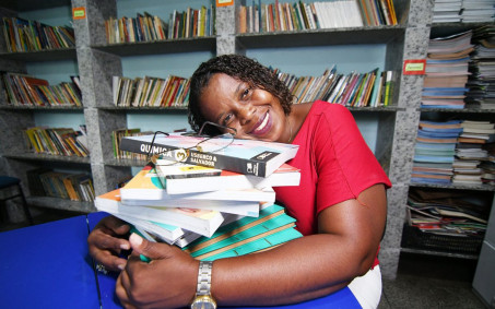 Aluna de pré-vestibular da Prefeitura de Nova Iguaçu consegue vaga na UERJ