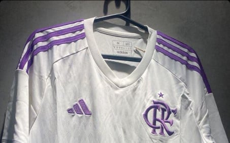 Jornalista Venê Casagrande 'vaza' foto da nova camisa de goleiro do Flamengo; veja a imagem