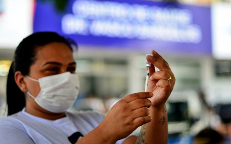 Nova Iguaçu segue aplicando vacina ambivalente contra a covid-19