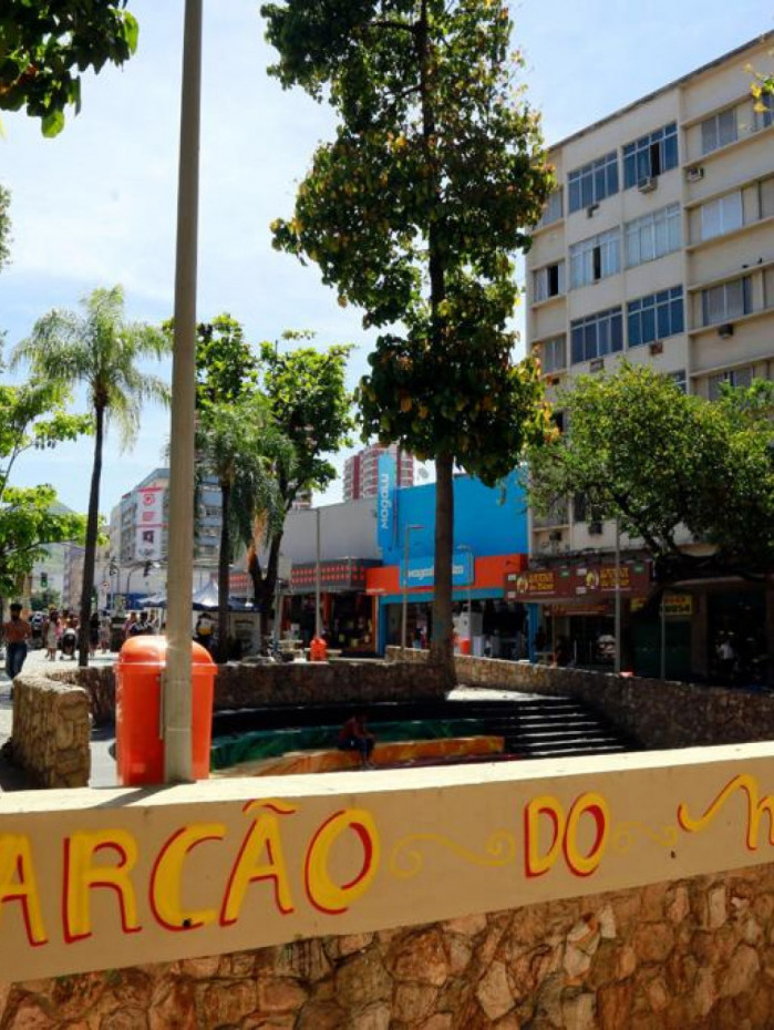 O CEP reforma &aacute;reas p&uacute;blicas, como o Parc&atilde;o da Pra&ccedil;a do M&eacute;ier, que foi pintado por artistas locais