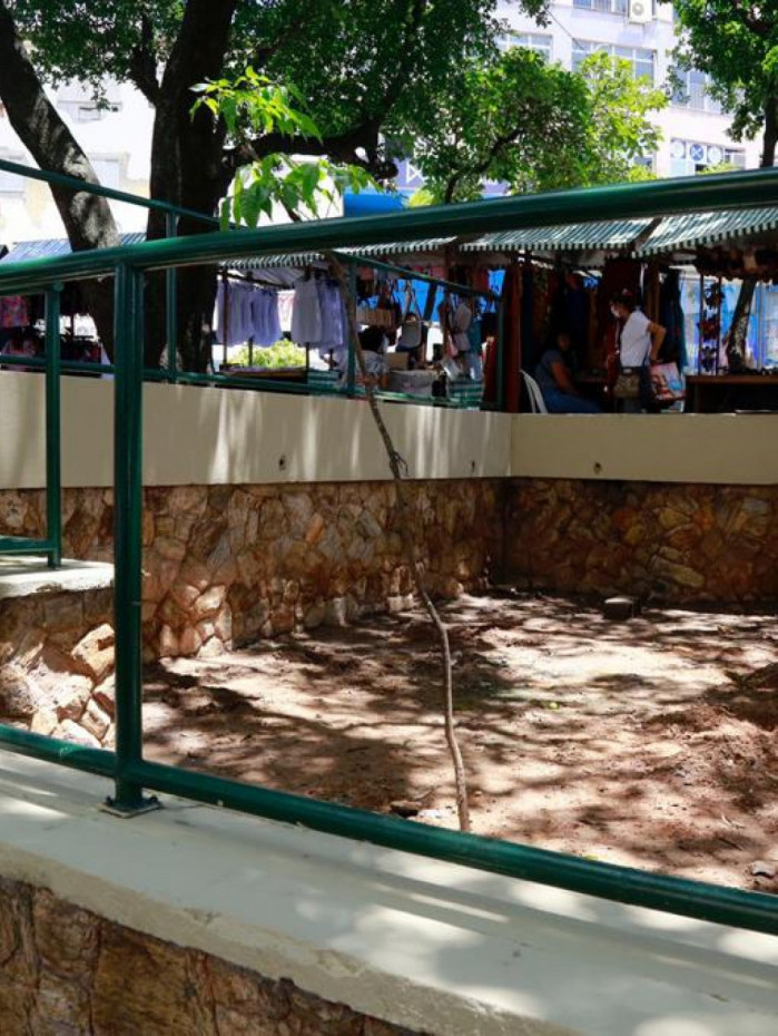 Foto do Parc&atilde;o da Pra&ccedil;a do M&eacute;ier antes de ser reformado pela Prefeitura do Rio