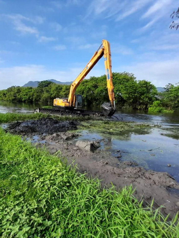 o Rio Sernambetiba, conhecido como Rio Morto, no Recreio dos Bandeirantes, tamb&eacute;m passou por obras de desassoreamento