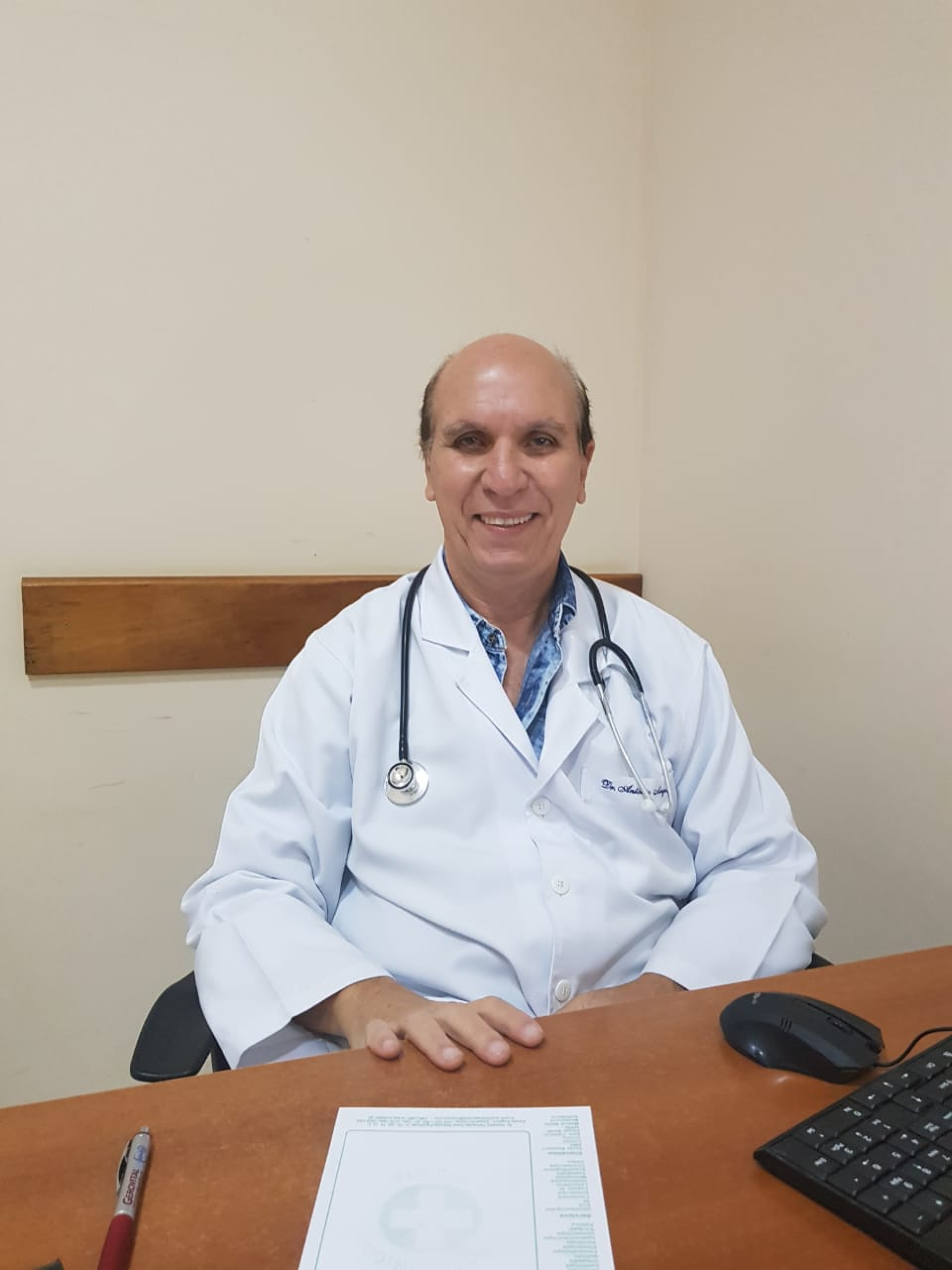 M&eacute;dico Ant&ocirc;nio Morgado atende pacientes do Centro de reabilita&ccedil;&atilde;o Recanto Feliz e afirma que depend&ecirc;ncias qu&iacute;micas e alco&oacute;licas s&atilde;o complicadas