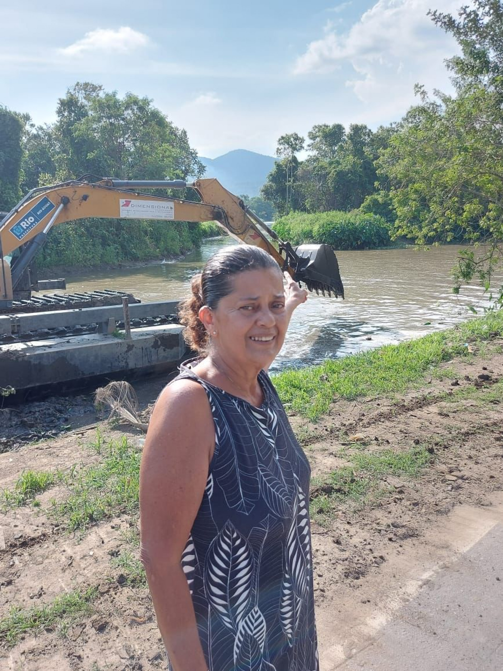 A paisagista &Eacute;dila Ara&uacute;jo conta que ficou tr&ecirc;s dias presa em casa por conta do transbordamento dos canais do Cascalho e de Sernambetiba. 