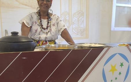 Baiana de Nova Iguaçu celebra vitória em festival de gastronomia