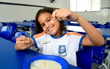 Escolas de Nova Iguaçu incorporam mel de abelha ao cardápio dos alunos