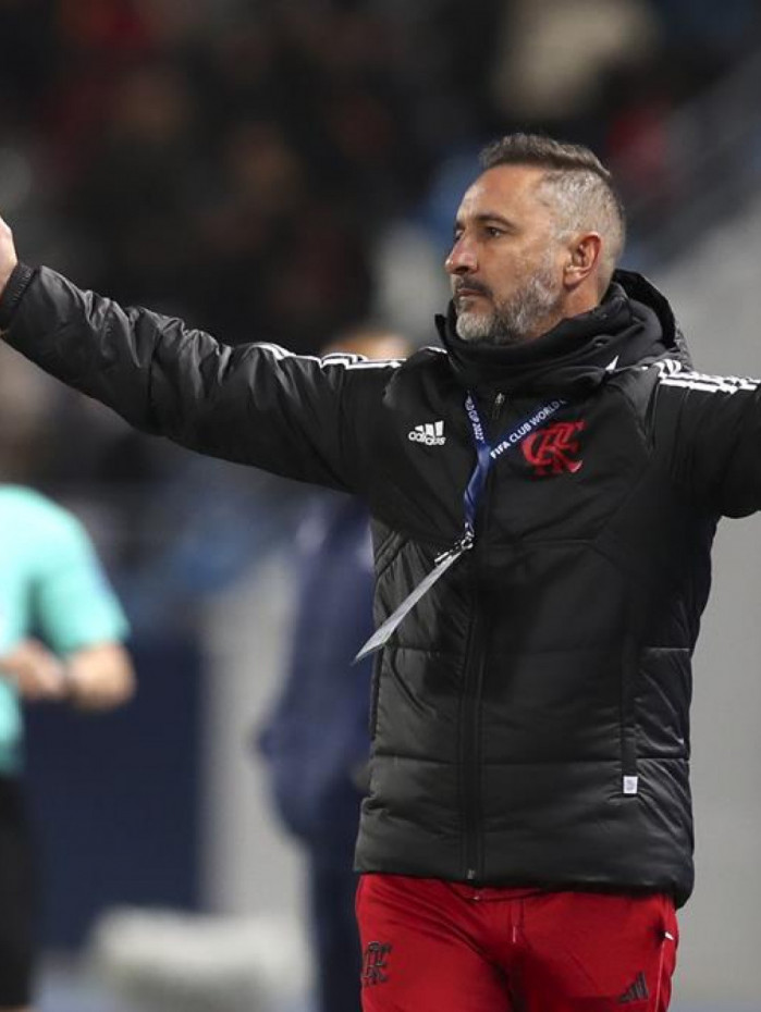 V&iacute;tor Pereira