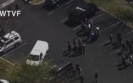 Mulher mata três crianças e três adultos em ataque a tiros em escola fundamental dos EUA