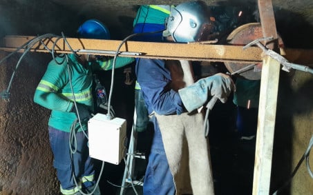 Concessionária repara vazamento em subterrâneo da linha férrea em Nova Iguaçu