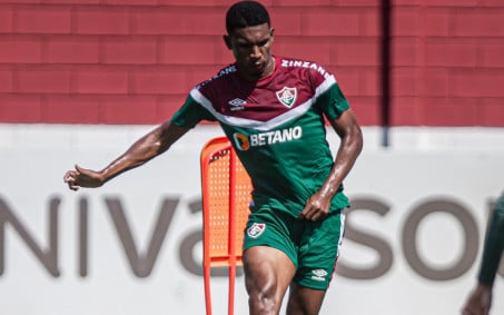 Keno vê Fluminense pronto para encarar o Flamengo e valoriza clássico: 'Jogão'
