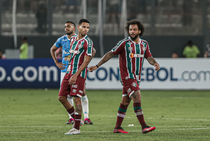 Alexsander troca ideia com Marcelo durante o jogo com o Sporting Cristal     ---   Lima - Peru - 05/04/2023 - Estádio Nacional de Lima - Conmebol Libertadores 2023 , fase de grupos. primeira rodada, jogo entre Fluminense x Sporting Cristal.
FOTO DE MARCELO GONÇALVES / FLUMINENSE FC


IMPORTANTE: Imagem destinada a uso institucional e divulga磯, seu uso comercial estᠶetado incondicionalmente por seu autor e o Fluminense Football Club.

IMPORTANT: Image intended for institutional use and distribution. Commercial use is prohibited unconditionally by its author and Fluminense Football Club.

IMPORTANTE: Im᧥n para uso solamente institucional y distribuici㮮 El uso comercial es prohibido por su autor y por el Fluminense Football Club