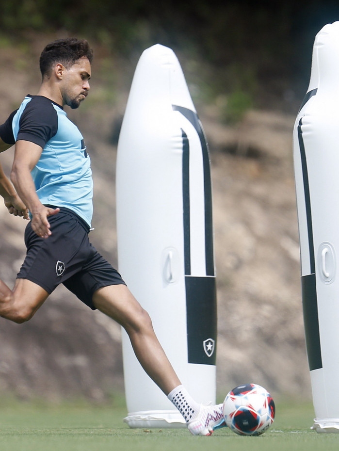 Eduardo.Treino do Botafogo  Espaco Lonier. 30 de Marco de 2023, Rio de Janeiro, RJ, Brasil. Foto: Vitor Silva/Botafogo. 
Imagem protegida pela Lei do Direito Autoral N&ordm; 9.610, DE 19 DE FEVEREIRO DE 1998. Sendo proibido qualquer uso comercial, remunerado e manipulacao/alteracao da obra.
