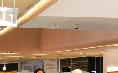 Rafaella Santos faz compras em shopping da Zona Oeste do Rio