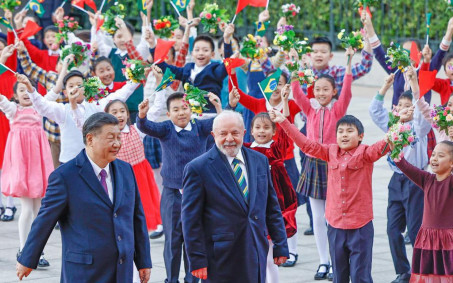 Lula fala em autonomia e diz que ninguém proibirá que Brasil aprimore relações com a China