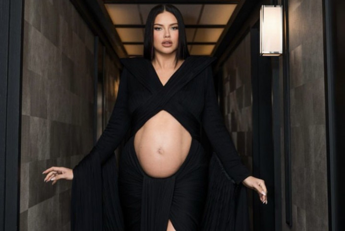 Adriana Lima grávida do terceiro filho, Cyan