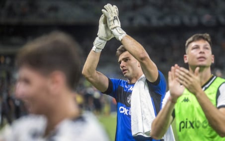 Vasco consegue 'resultado fantástico' e Barbieri comemora: 'Muito satisfeito'