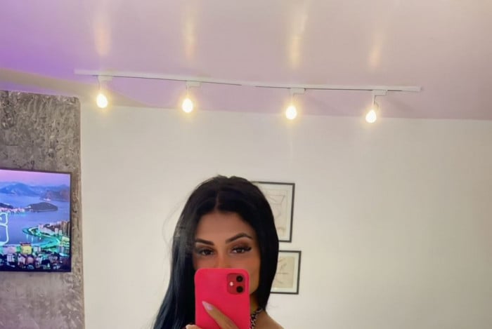 Bbzinha Steffany arrasa na cria&ccedil;&atilde;o de conte&uacute;do adulto