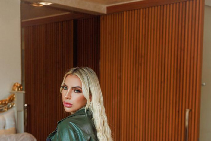 Kezia Cristine - Instagram @keziacristiine