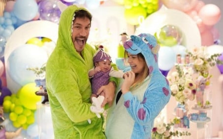 Eliezer e Viih Tube celebram o primeiro mês da filha 