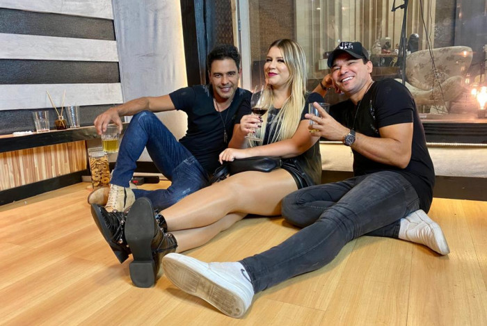 Zez&eacute; Di Camargo anunciou lan&ccedil;amento de parceria com Mar&iacute;lia Mendon&ccedil;a