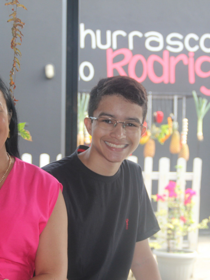 Letícia com o filho, Rodrigo. Apesar da rotina pesada, sempre há tempo para cuidar da cria.