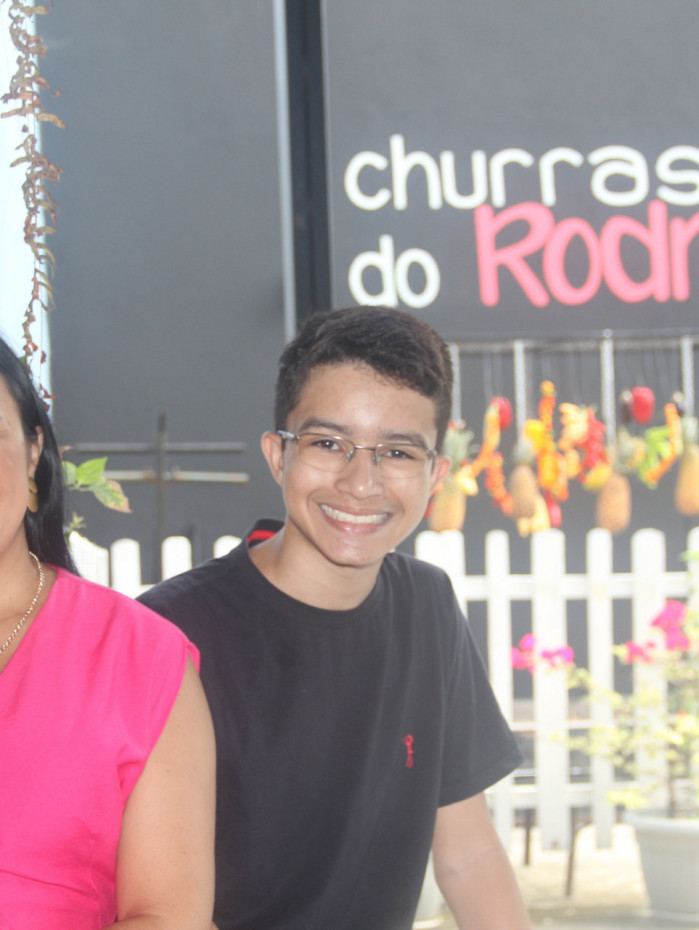 Letícia com o filho, Rodrigo. Apesar da rotina pesada, sempre há tempo para cuidar da cria.