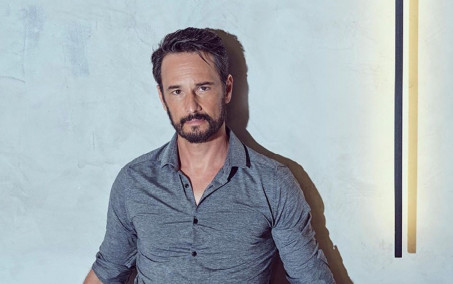 Web se derrete com foto sem camisa de Rodrigo Santoro