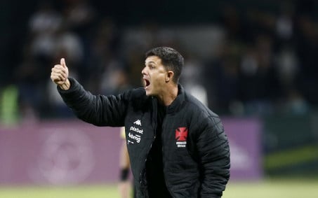 Barbieri se desculpa com a torcida do Vasco por fala polêmica: 'Escolhi mal as palavras'