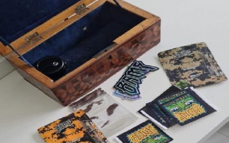 Polícia apreende drogas sintéticas em casas na Zona Oeste ligadas a investigado por tráfico 