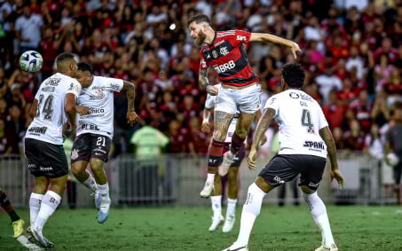 'Se você tiver dois banheiros e ficar na dúvida, você fará nas calças. Tem que tomar a atitude', diz Luxemburgo após vitória do Flamengo